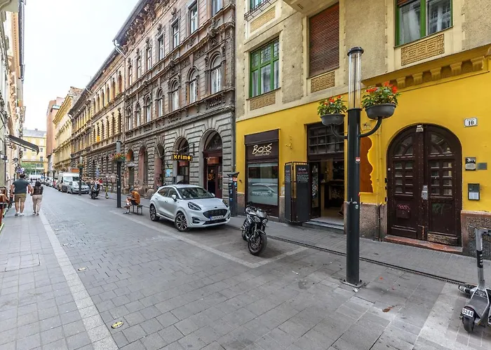 Kazinczy 10 Apartment With 3 Bedrooms