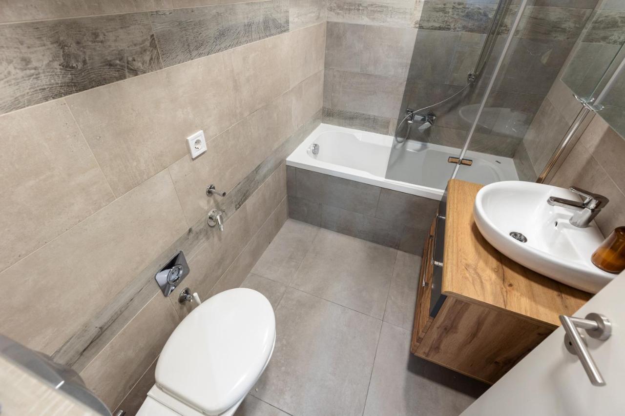 Апартаменты Kazinczy 10 With 3 Bedrooms